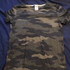VS PINK camo short sleeved shirt